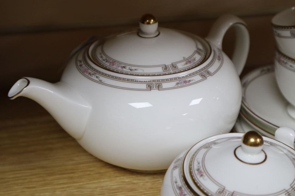 A Wedgwood Colchester pattern tea service